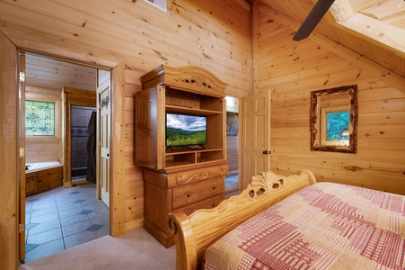 Celtic Clouds - Upper Level Queen Bedroom Suite