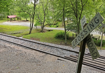 Hidden Creek Cabin: Toccoa River Pavilion Railway Entrance