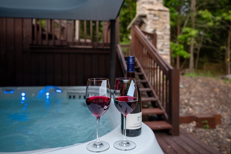 Goose Island Retreat - Lower Level Covered Hot Tub