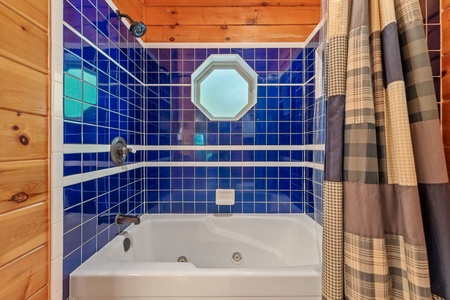 The Loose Caboose - Entry Level Guest Queen Bedroom's Jacuzzi