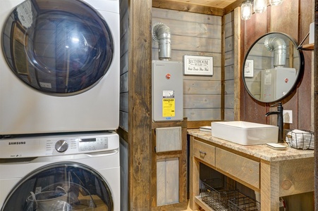 The Barn On Creeks Edge - Laundry and bathroom areas