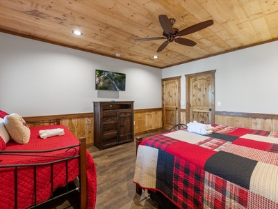 Tranquil Escape of Blue Ridge - Lower Level King Bedroom with Twin Bed