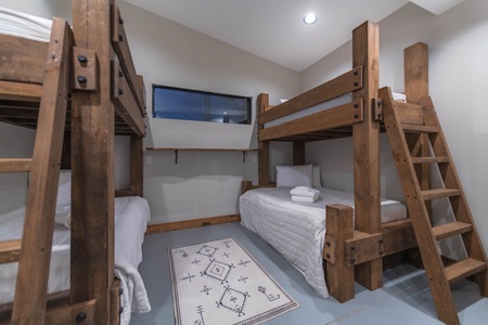 Cohutta Mountain Retreat- Bunk beds in the garage suite