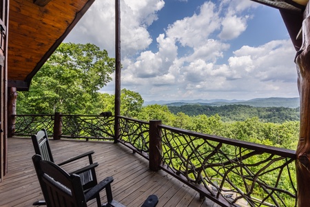 Lookout Lodge - Entry Level Deck