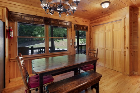 Wise Mountain Hideaway - Dining Table