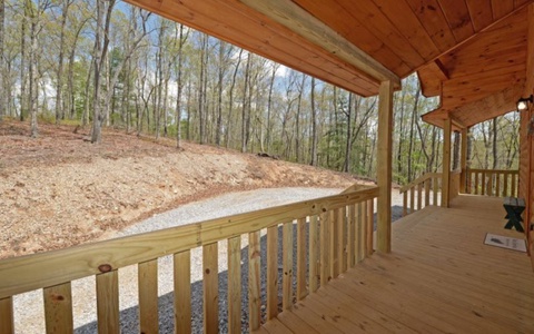 Wood Haven Retreat - Front Porch deck