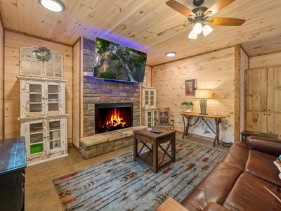 Fern Creek Hollow Lodge - Lower-level Entertainment Area