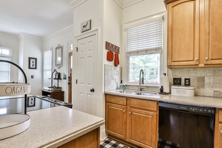 Bear Pause Cottage - Kitchen