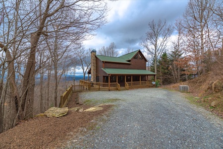 A Bear's Lair - Cabin Rental in Blue Ridge Georgia