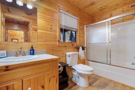 The Leaf Landing - Entry Level Shared Bathroom