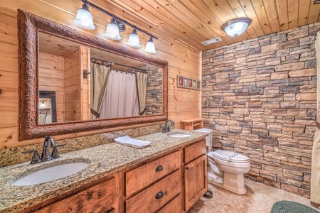 Mountain Melody - Lower Level Bathroom