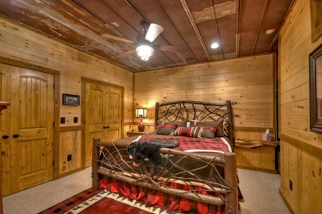 The Vue Over Blue Ridge- Guest bedroom area