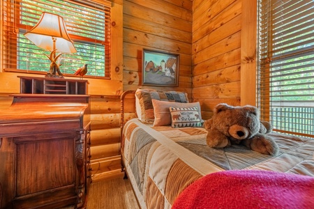 Hubbard's Hideaway - Lower Level Twin Bedrooms' Cuddle Companion