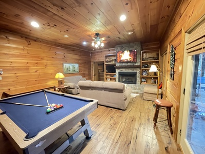 Mountaintown Creek Lodge - Lower Level Entertainment Room