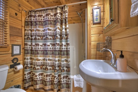 Bear Paw - Entry Level Bathroom