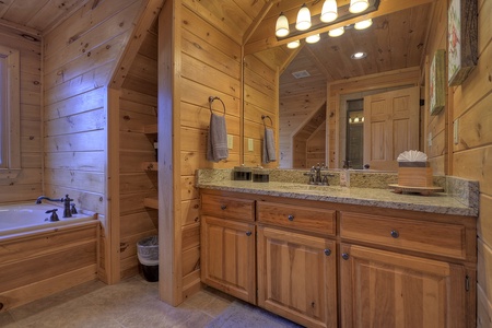 Bearcat Lodge- Upper level Master bathroom