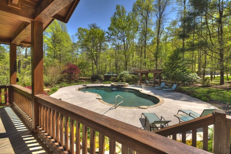 Stanley Creek Lodge - Pool View from Deck