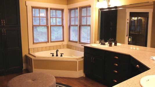 Blue Ridge Lake Retreat - Entry Level King Suite Soaking Tub