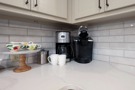 Echoes on the Lake - Kitchen with Dual Coffee Makers