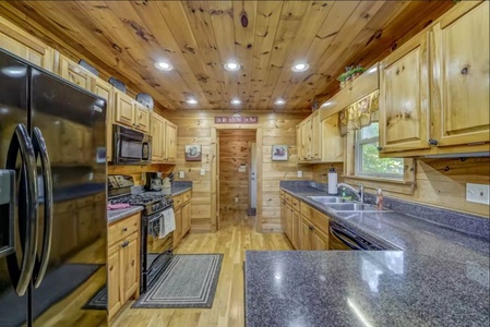 Brown Bear Vista - Kitchen