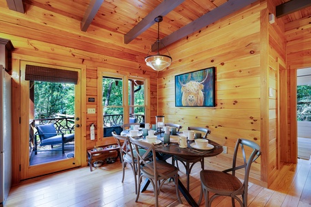 Bentley's Retreat - Dining Area