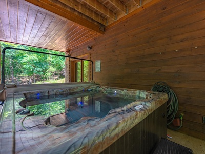 Hillside Hideaway - Hot Tub