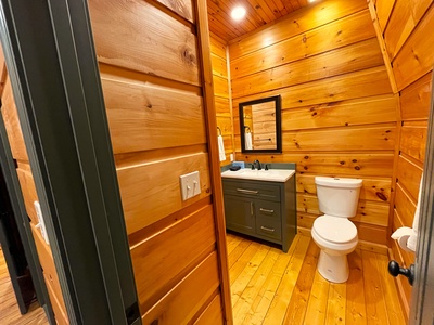 Take Me to the River - Upper Level Shared Bathroom