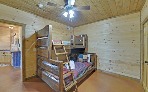 Majestic View - Lower Level Bunk Bed Area
