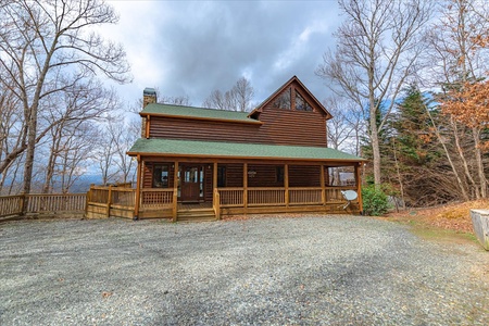 A Bear's Lair - Exterior with Large Gravel Driveway