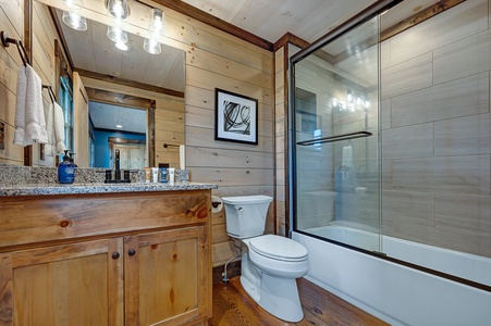 Daybreak Ridge - Upper Level Guest Queen Bedroom's Bathroom 1