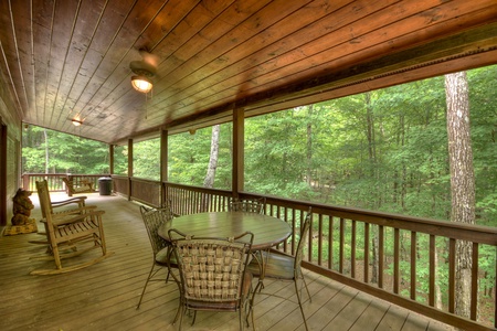 Ole Bear Paw Cabin - Deck Dining Table