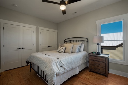 The Downtown Sanctuary - Upper Level Guest Queen Bedroom