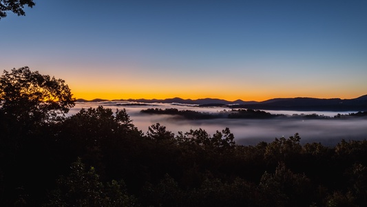 Lookout Lodge - Long Range Mountain Views