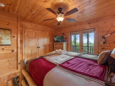 Soaring Hawk Lodge - Entry Level Guest Bedroom