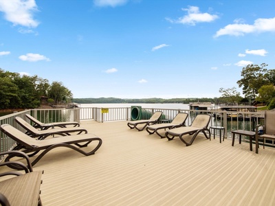 Medley Sunset Cove - Upper Level Dock Lounging Area