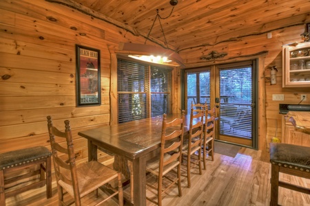 Sassafras Lodge- Dining room table n' chairs