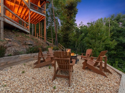 Whisky Creek Retreat- Firepit area with outdoor seating