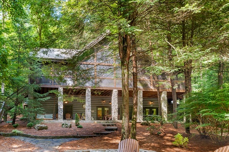 Mountaintown Creek Lodge - Back View of Cabin