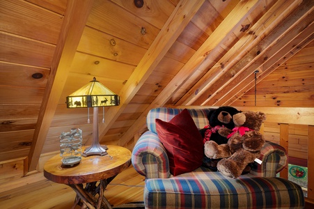 Three Loves Cabin - Loft Seating