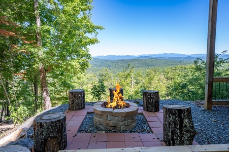 Eagles Ridge - Firepit with View
