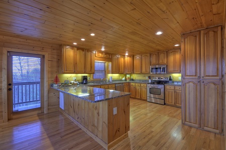 Bearcat Lodge- Fully equipped kitchen with large island space