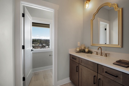 The Downtown Sanctuary - Upper Level Primary King Bedroom's Bathroom