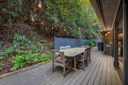 Cartacay River Retreat - Uncovered Front Patio Dining Area