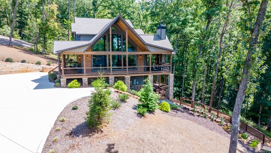 Mountain Echoes- Cabin driveway view surrounded by nature