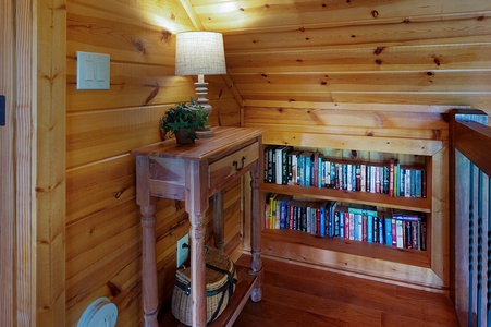 Moonlight Lodge - Loft Reading Nook