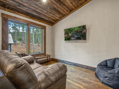 Misty Trail Lakehouse - Loft Lounge Seating