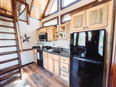 Misty Mountain Treehouse - Kitchen Area