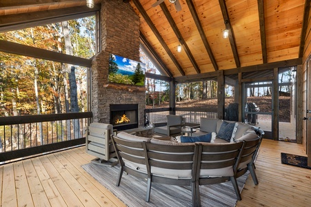 Eagle Ridge - Entry Level Deck Outdoor Fireplace Area