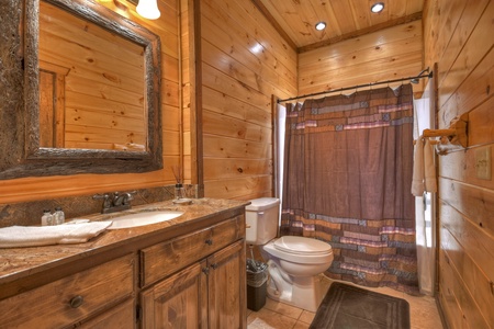 Grand Bluff Retreat- Lower level shared bathroom