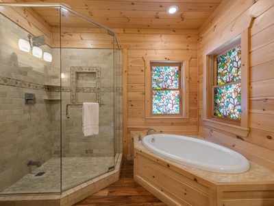 Rising Star Lodge - Entry Level Master Bathroom